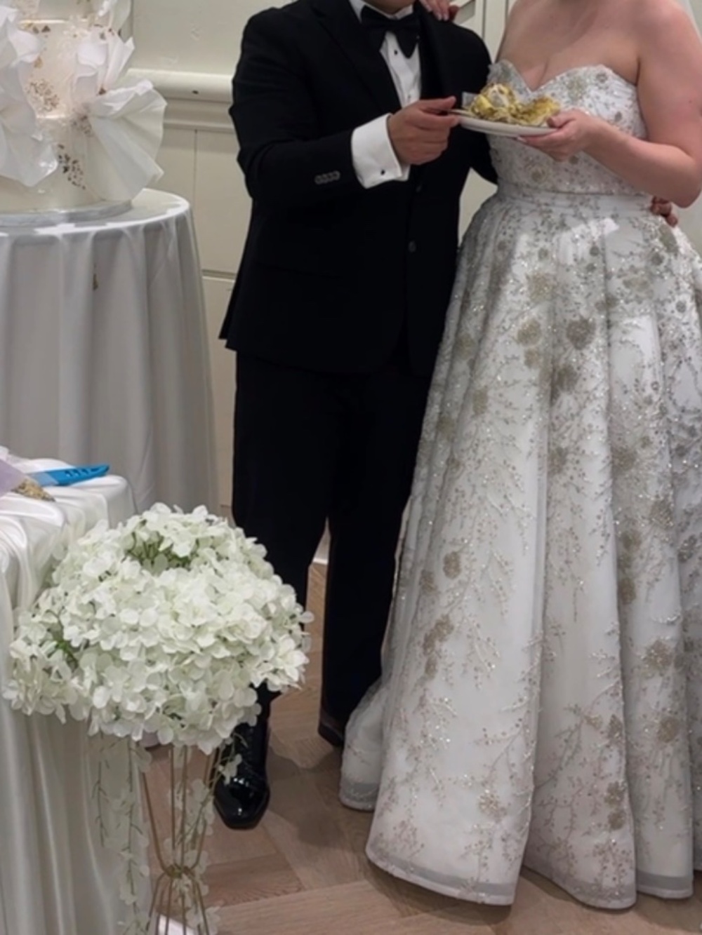 Wedding dress - Picture 4 of 6